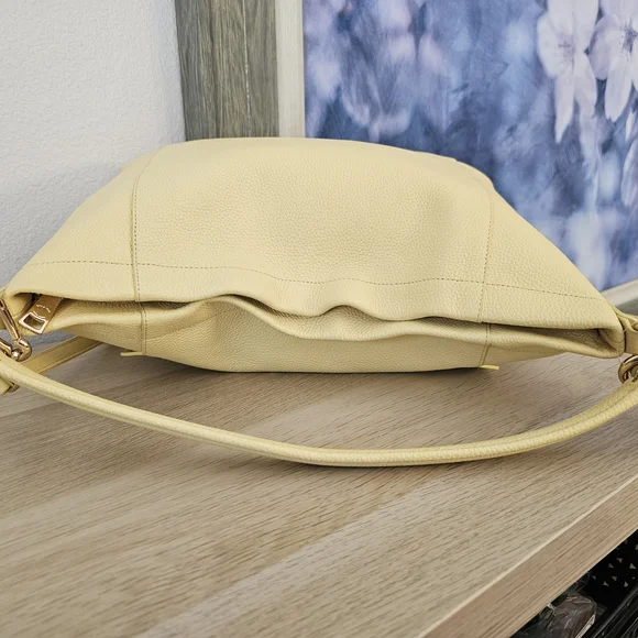 ✨COACH Scout Hobo Shoulder Bag (Like New)(Soft Yellow) - Picture 7 of 16